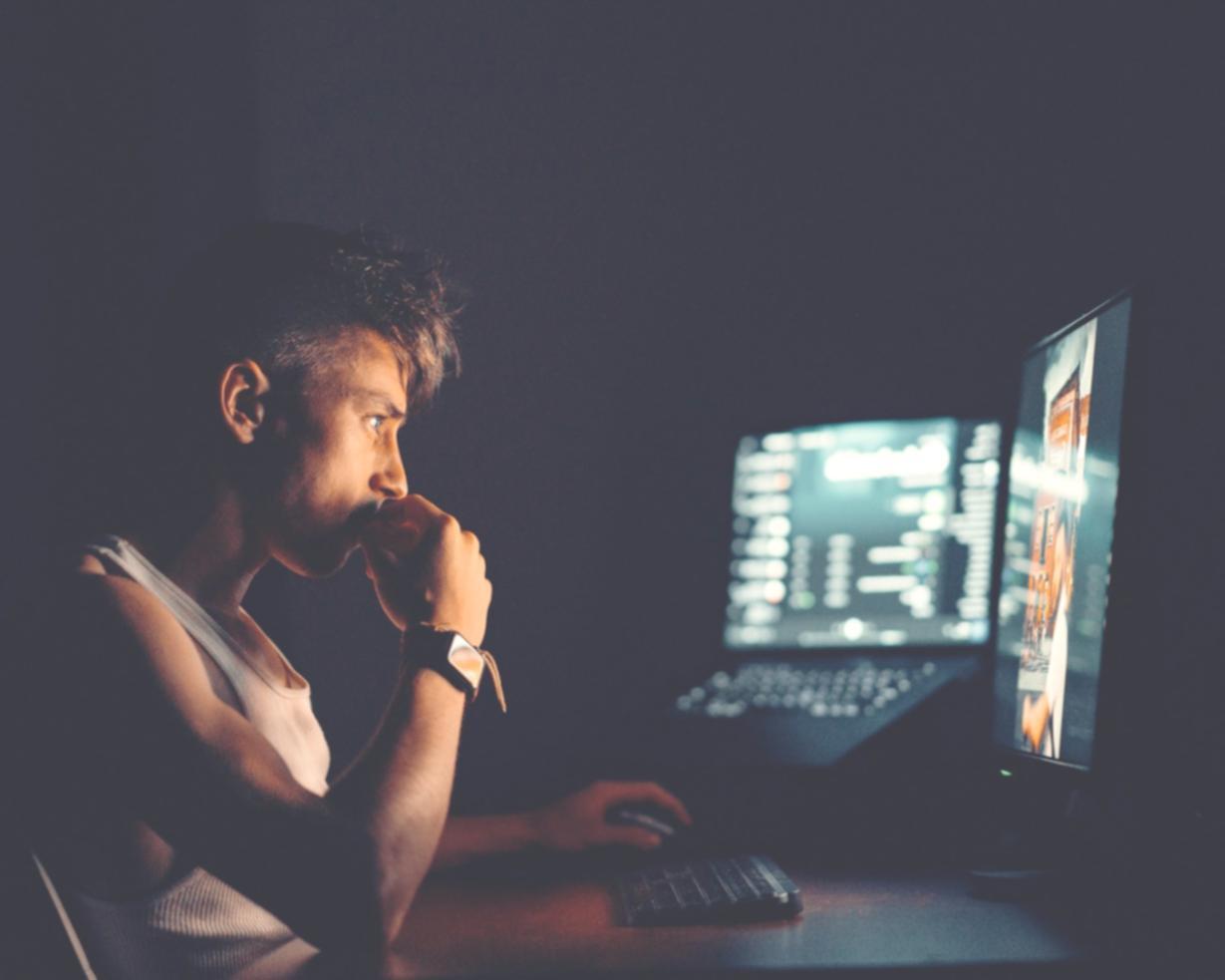 Erfolgreiche Geschäftspartner bei strategischer Besprechung